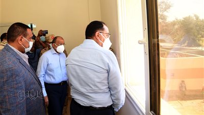 رئيس الوزراء يتفقد مواقع العمل بمشروعات 