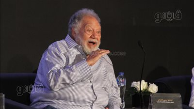 نقيب الممثلين يكشف كواليس اختيار الفنان يحيى الفخراني رئيسا لمهرجان الدراما | صور 