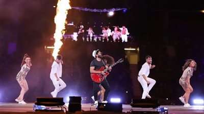 تامر حسني يفاجئ الجمهور بكواليس حفله بـ إسبانيا