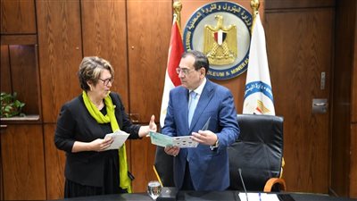 الملا يبحث مع رئيسة المؤسسة الكندية لسك العملة سبل الاستثمار في الذهب بمصر