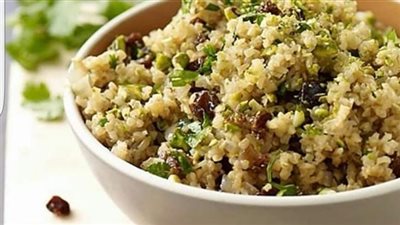 طريقة عمل طاجن البرغل بالبصل والبهارات | فيديو