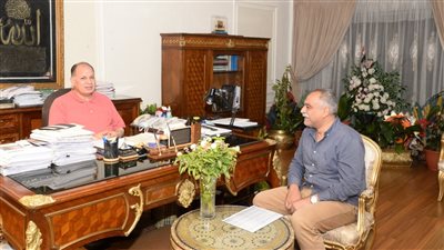 محافظ أسيوط يلتقي رؤساء المراكز والمدن لمتابعة مشروعات الخطة الاستثمارية