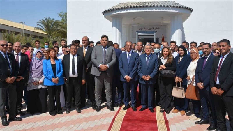 وزير الاتصالات يفتتح