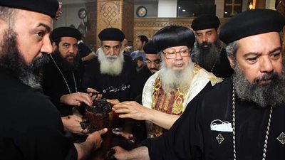 الأنبا صموئيل يطييب رفات الشهيد أبو سيفين بطموة