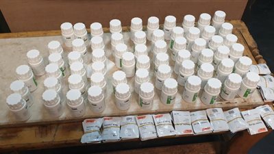 إحباط محاولة تهريب ١٥٤٩ عبوة دواء أورام بمطار القاهرة