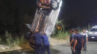 مصرع وإصابة 5 أشخاص بانقلاب سيارة ملاكي بترعة في أسيوط | صور 