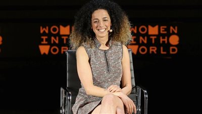 اعتقال مسلح يحمل كلاشينكوف أمام منزل صحفية إيرانية أمريكية في نيويورك