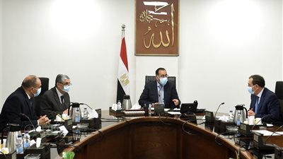 رئيس الوزراء يتابع خطوات فض التشابكات الحكومية بين الوزارات والجهات | صور 
