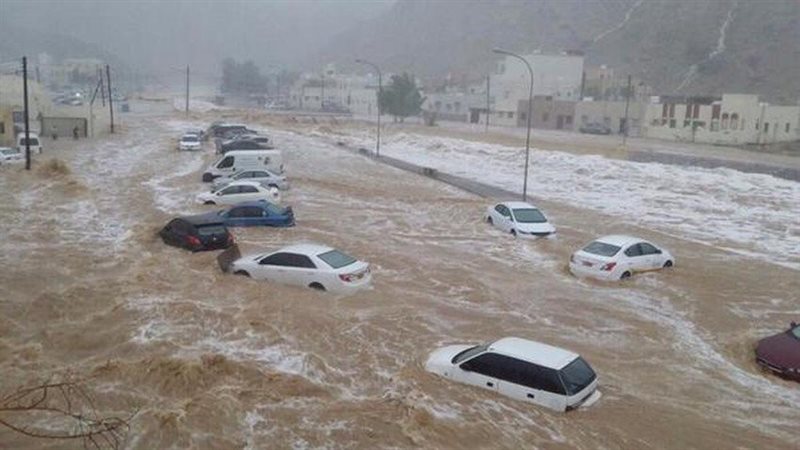 السيول تضرب عمان