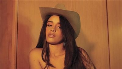 دراجة أطفال.. كاميلا كابيو في صورة طريفة بعد شفائها من كورونا