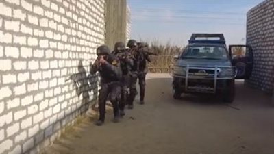 مصادرة 402 طن ونصف مليون عبوة سلع غذائية فاسدة.. الشرطة تجمع 104 ملايين جنيه وكشف غموض 87 حادث قتل وسرقة | صور