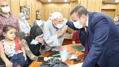 محافظة المنوفية تقدم مساعدات مالية وعينية لـ 50 حالة إنسانية