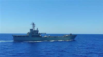 القوات البحرية المصرية واليونانية تنفذان تدريبا بحريا عابرا بنطاق الأسطول الشمالي