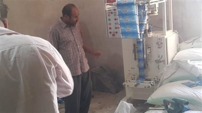 ضبط 6 أطنان ملح فاسد بمنشأة غير مرخصة بالصف في الجيزة | صور