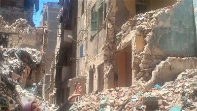 حي غرب الإسكندرية ينكس عقارين لخطورتهما على الأرواح