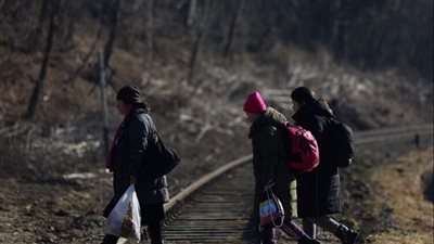 جنود أوكرانيون يستردون قرية جنوب البلاد