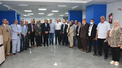 محافظ الشرقية يتفقد الأعمال الجارية بمستشفى المعلمين في الزقازيق 