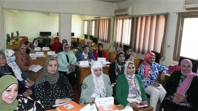 برنامج لتأهيل القيادات النسائية بمؤسسات الفيوم الحكومية