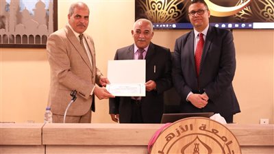 رئيس جامعة الأزهر يكرم خريجي الدورة التدريبية الأولى حول مهارات القيادة