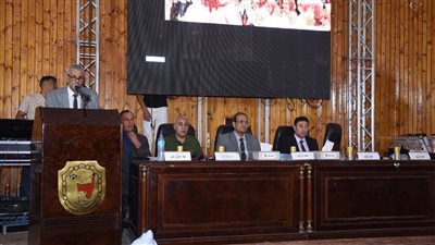 جامعة سوهاج تحتفل بتخرج الدفعة العاشرة من طلاب كلية الطب البيطري