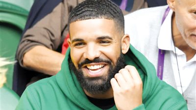 فتاة خارقة الجمال.. بعد 4 سنوات دريك يكشف هوية 