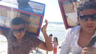 فريسكا.. مهنة يتوارثها الأجيال.. تحتكرها قرية بالصعيد وبائعوها من عائلة واحدة | فيديو 