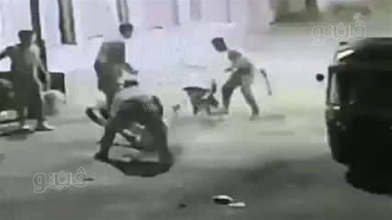 تقييد مواطن لكلب