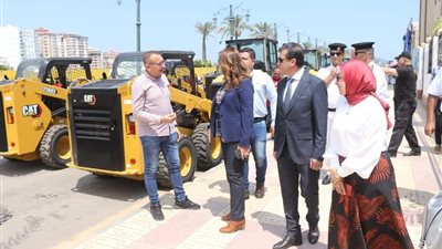 محافظ دمياط تشهد استلام 4 لوادر لدعم منظومة النظافة