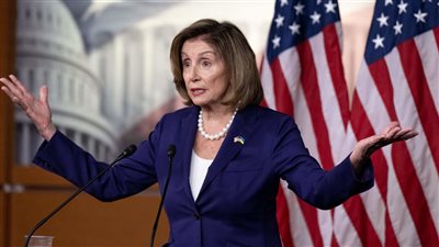 وسط مناورات عسكرية صينية.. بيلوسي تغادر تايوان