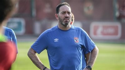 محاضرة ختامية من سواريش للاعبى الأهلى استعدادا لمباراة فاركو 