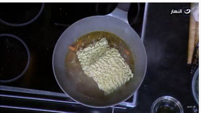 بقيمة غذائية عالية.. اعرفي طريقة عمل النودلز بالخضروات | فيديو 