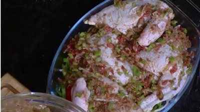  لو مستعجلة.. طريقة سريعة لعمل صينية الفراخ | فيديو 