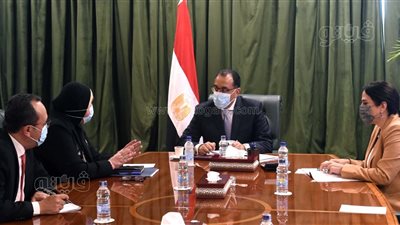 الحكومة تبحث نتائج اجتماعات لجنة دراسة تحديات المشروعات الصناعية | صور