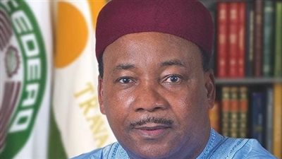 رئيس النيجر السابق عضوًا بمجلس حكماء المسلمين 