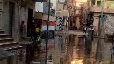 كلاكيت عاشر مرة.. قرية ميت حبيش بالغربية تغرق في مياه الصرف الصحي | صور