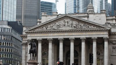 لمواجهة التضخم.. بنك إنجلترا على وشك إقرار أكبر زيادة في أسعار الفائدة منذ 1995