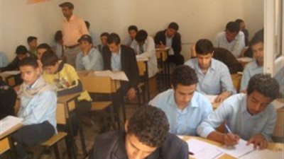 كتب العام الدراسى الماضى تثير أزمة بمدارس الإعدادى بالمنيا