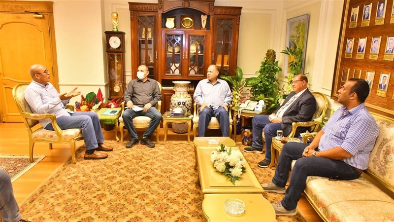 اجتماع محافظ أسيوط