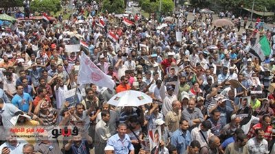 التراجع عن «30 يونيو» يفتح «أبواب جهنم».. أنصار «المعزول» يزعمون أنهم حراس الشريعة.. الجماعة تحاول فرض شبح الحرب الأهلية.. مسيرات مسلحة لأحفاد البنا ومواجهات مستمرة مع ال