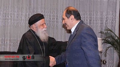 بالصور.. رجال الدين المسيحي يقدمون التهاني لسكرتير عام محافظة الأقصر