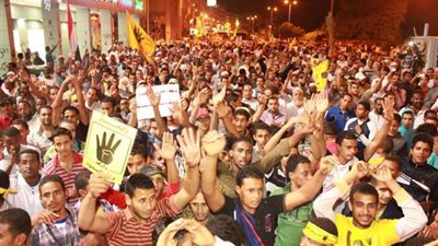 مسيرة ليلية لأعضاء الإرهابية بجسر السويس