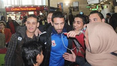 وصول أبو تريكة والدرندلي من لاجوس حاملين جوائز 