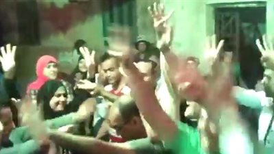 بالفيديو.. الإخوان يرقصون في فرح شعبي على أنغام رابعة