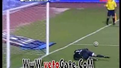 بالفيديو.. شريف إكرامي يتصدى لضربه جزاء أمام بتروجيت