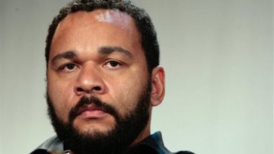 مجلس الدولة بفرنسا يمنع عرضًا ساخرًا لـ«ديودونيه»