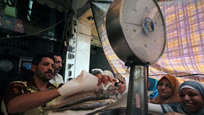 استمرار حملات الرقابة على محال 