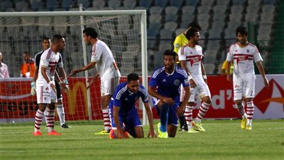 اشتباكات بالأيدي بين لاعبي الزمالك عقب الهزيمة من سموحة