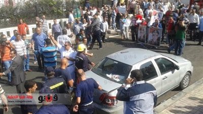 سيارة تثير الرعب بين المواطنين على الطريق الصحراوي بالبحيرة