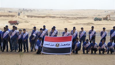 بالصور.. وصول وفد طلاب عين شمس إلى قناة السويس الجديدة