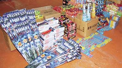 ضبط حاوية ألعاب نارية قبل خروجها من جمارك بورسعيد